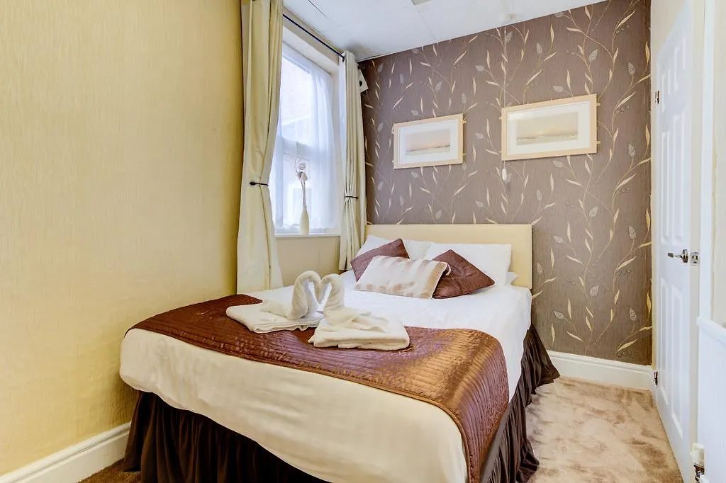 Lyndawn Hotel Blackpool Bed & Breakfast