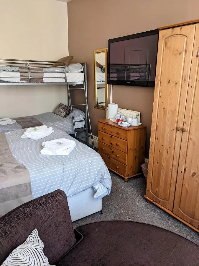 Lyndawn Hotel Blackpool 3*,